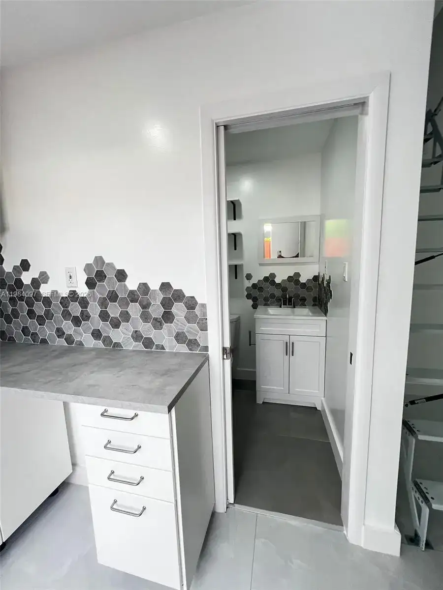 4021 NW 6th St, Miami FL 33126 photo 5
