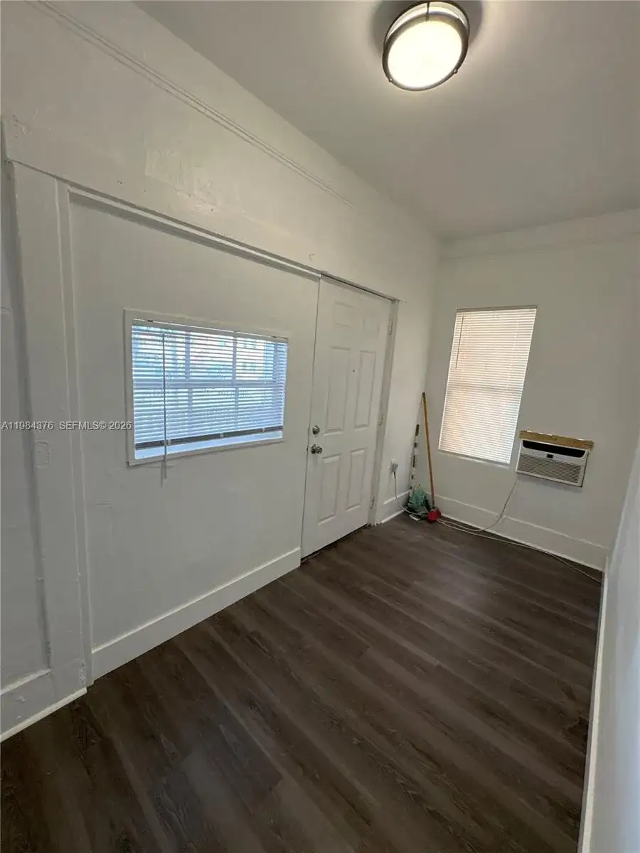1545 NW 1st St # 1537, Miami FL 33125 photo 4