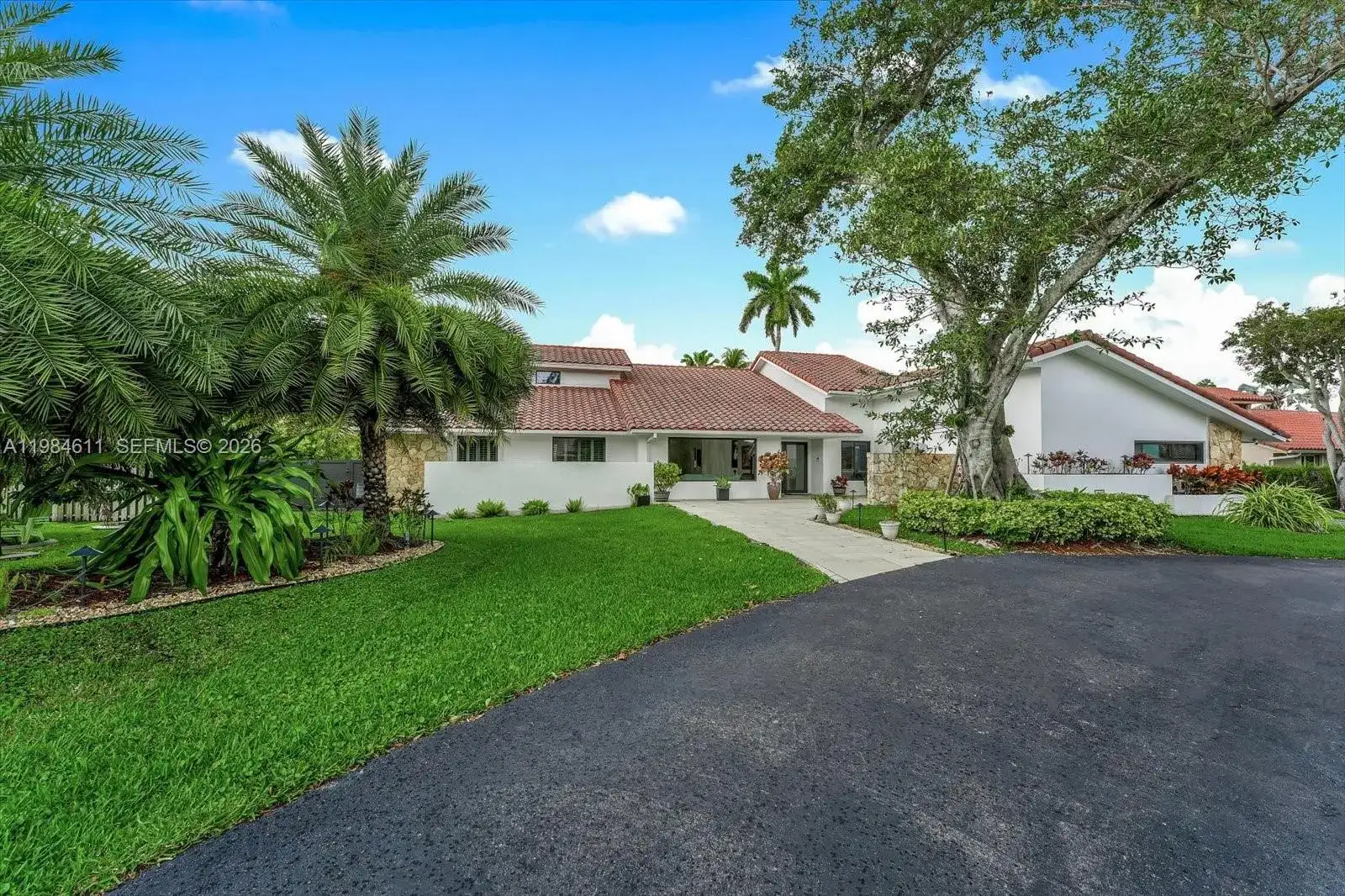10126 SW 93rd Pl, Miami FL 33176 photo 2