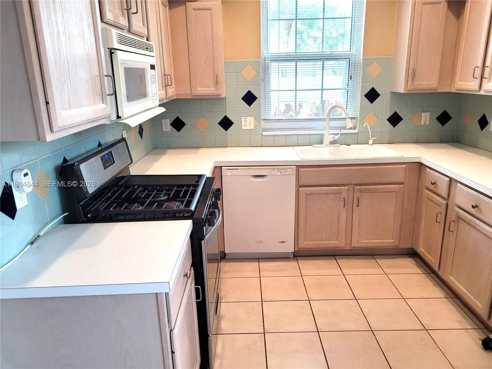 5823 Plum Harbor Cir, Tamarac FL 33321 photo 3