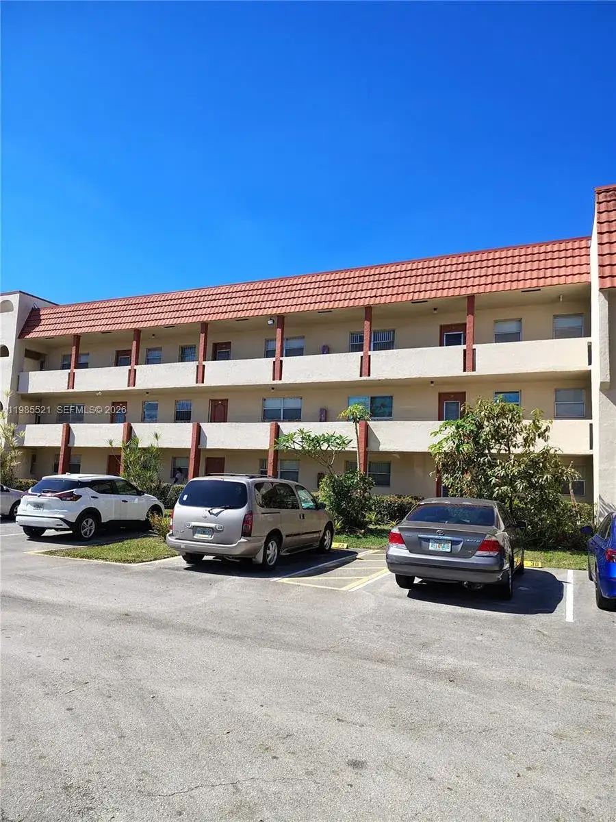 3051 E Sunrise Lakes Dr # 210, Sunrise FL 33322