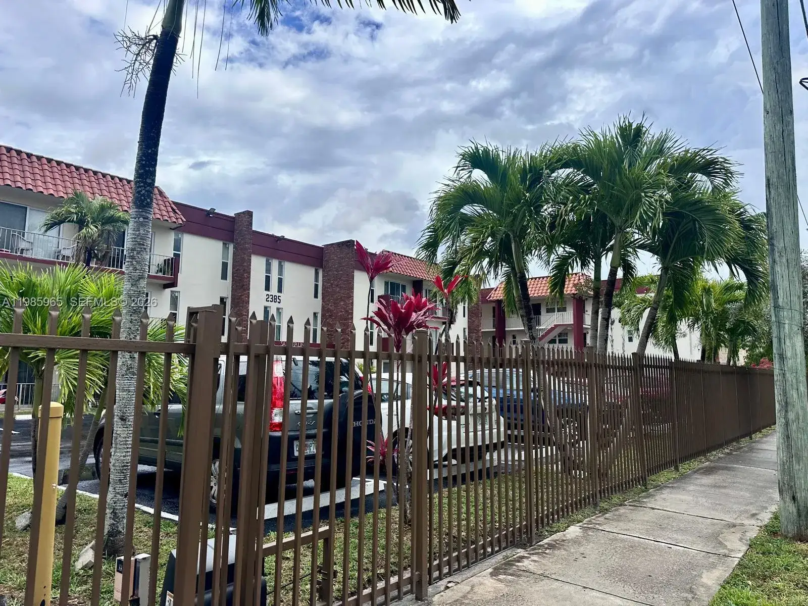 2385 NW 11th St # B16, Miami FL 33125