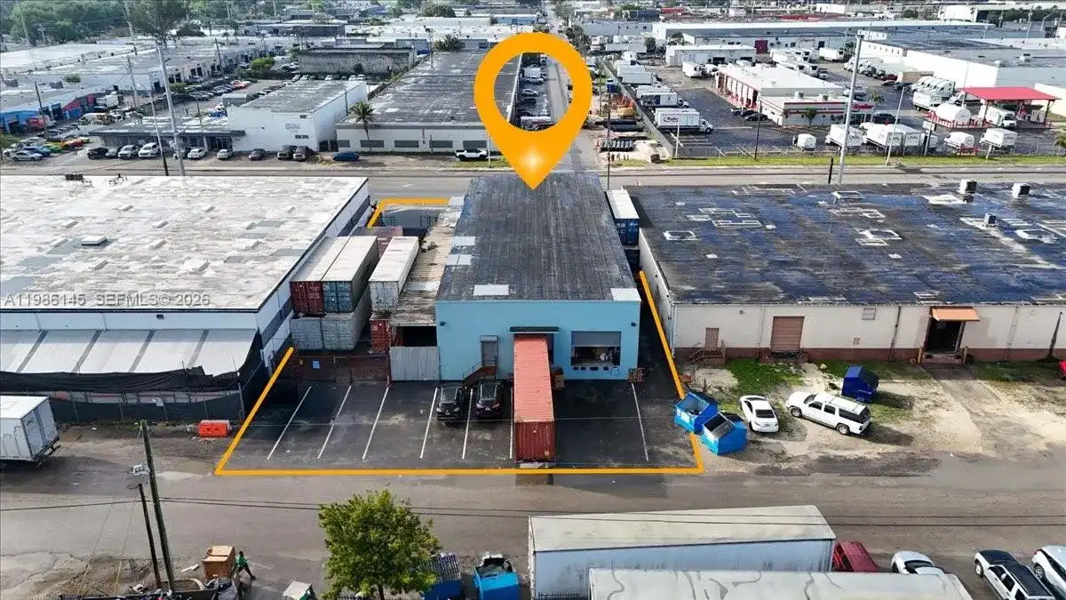 3595 NW 54th St, Hialeah FL 33142