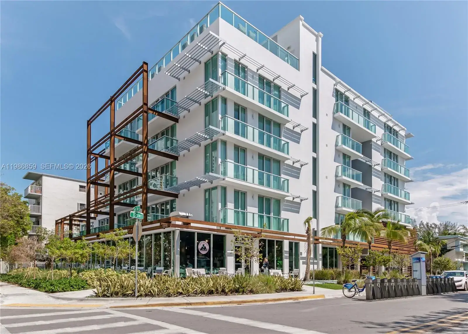 1 bedroom 1 bath Residential for sale at 1215 West Ave # 402, Miami Beach FL 33139
