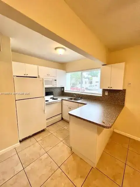 7626 NE 6th Ct # 1, Miami FL 33138 photo 3