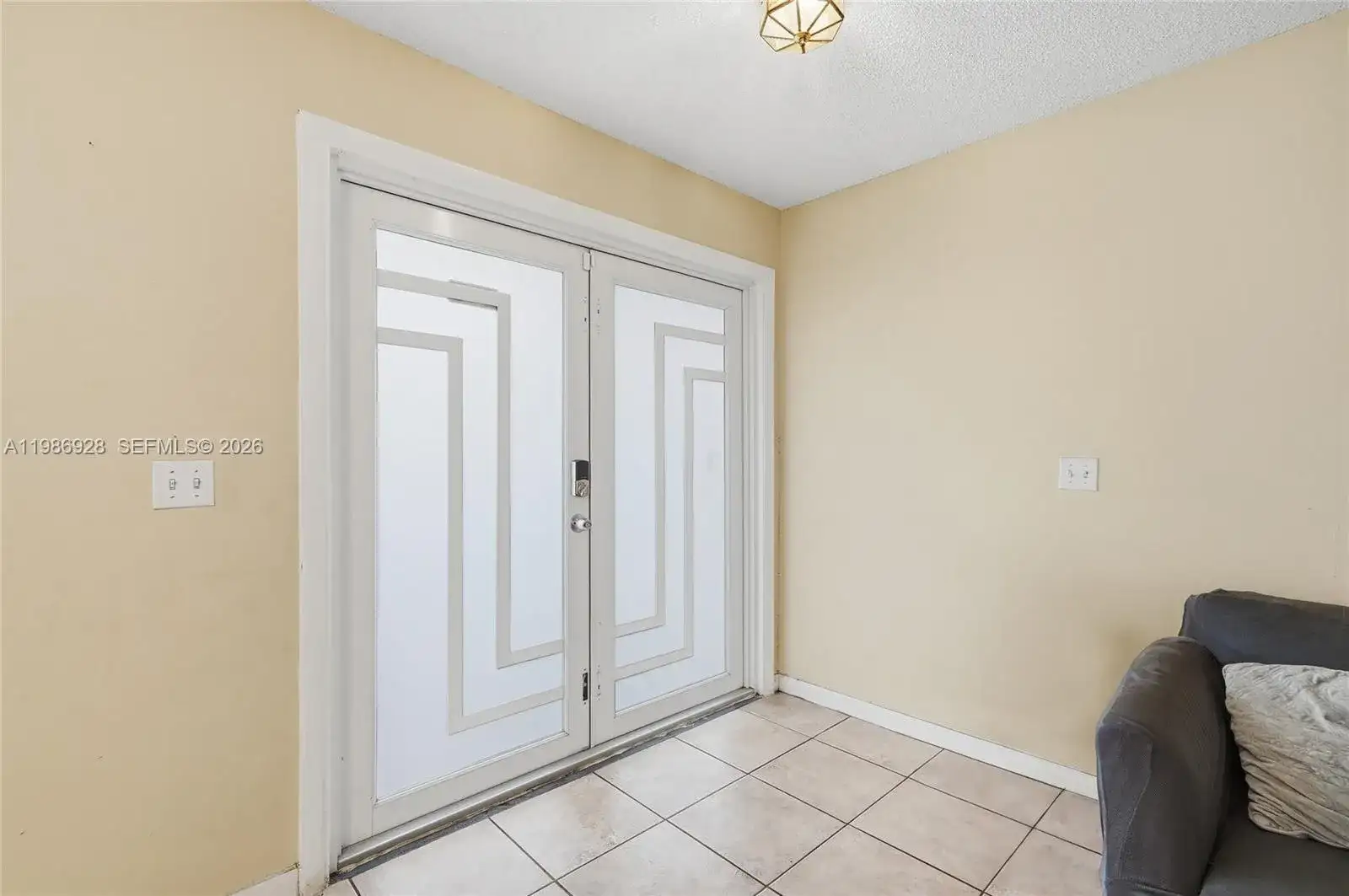 1421 SW 97th Ave, Pembroke Pines FL 33025 photo 4