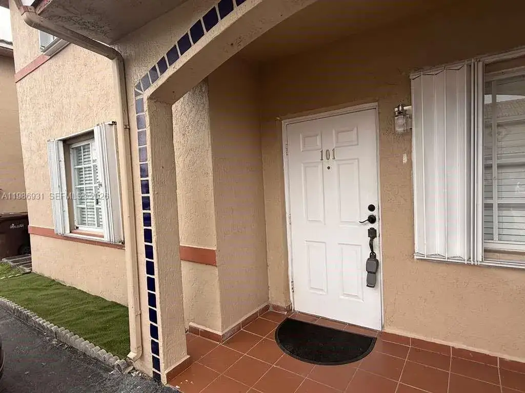 3262 W 70th St # 101, Hialeah FL 33018