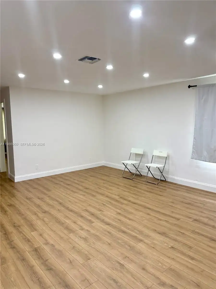 11201 NE 3rd Ave, Miami FL 33161 photo 5