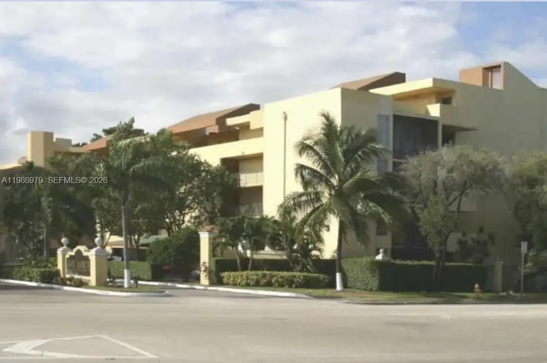 8860 Fontainebleau Blvd # 506, Miami FL 33172 photo 2