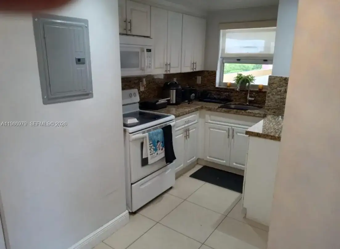 8860 Fontainebleau Blvd # 506, Miami FL 33172 photo 4