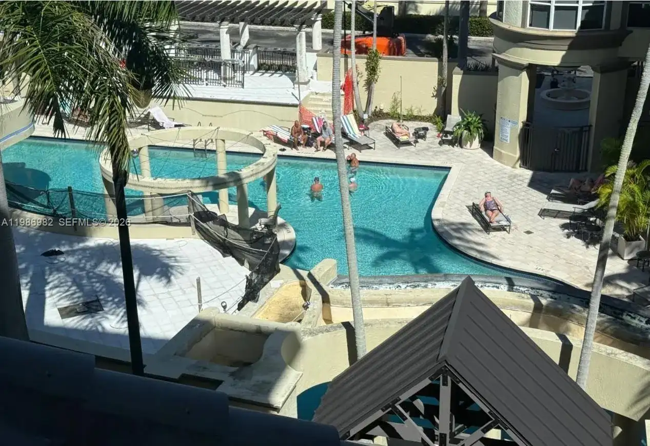 2625 NE 14th Ave # 406, Wilton Manors FL 33334 photo 2