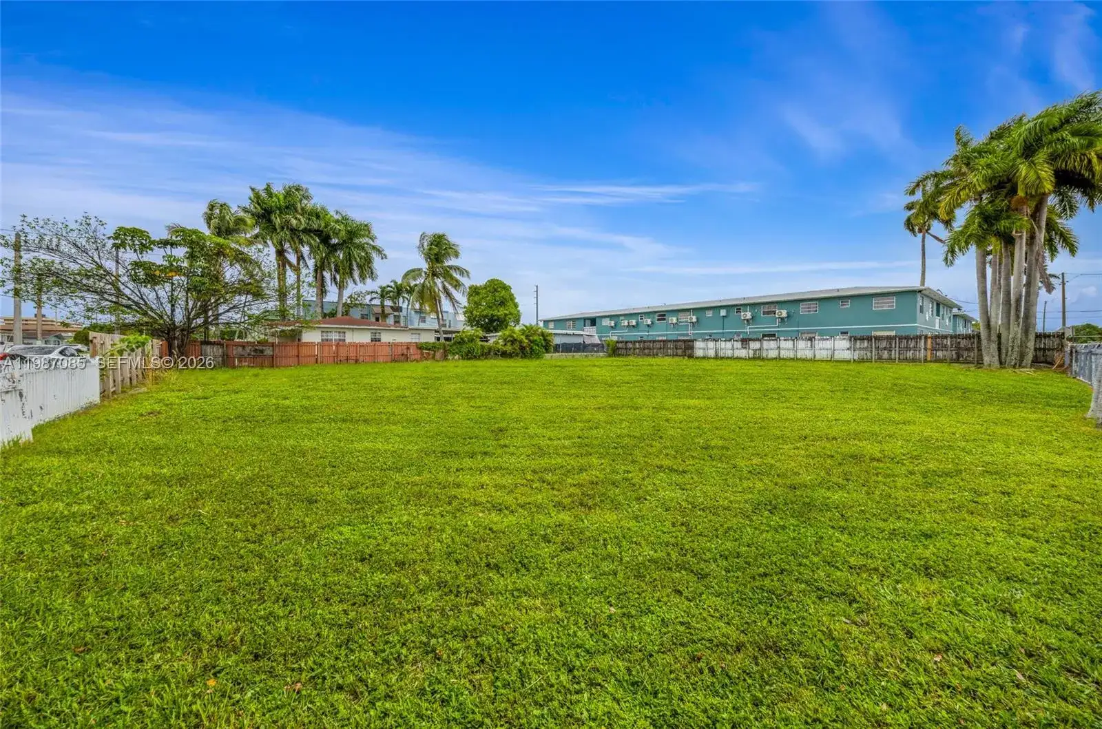 895 NW 45th Ave, Miami FL 33126 photo 2
