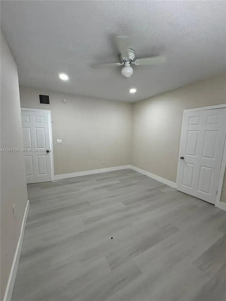 1545 NW 1st St # 1535, Miami FL 33125 photo 3