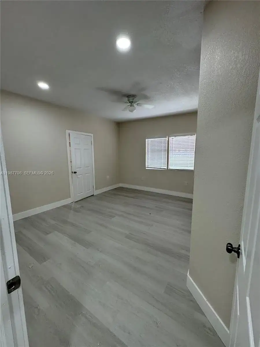 1545 NW 1st St # 1535, Miami FL 33125 photo 4