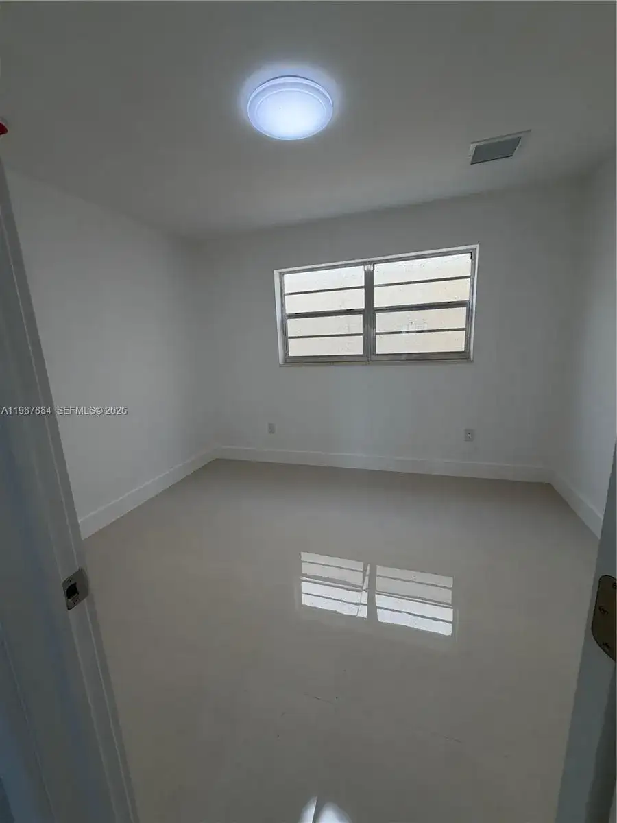 1550 W 7th Ct # 15, Hialeah FL 33010 photo 4
