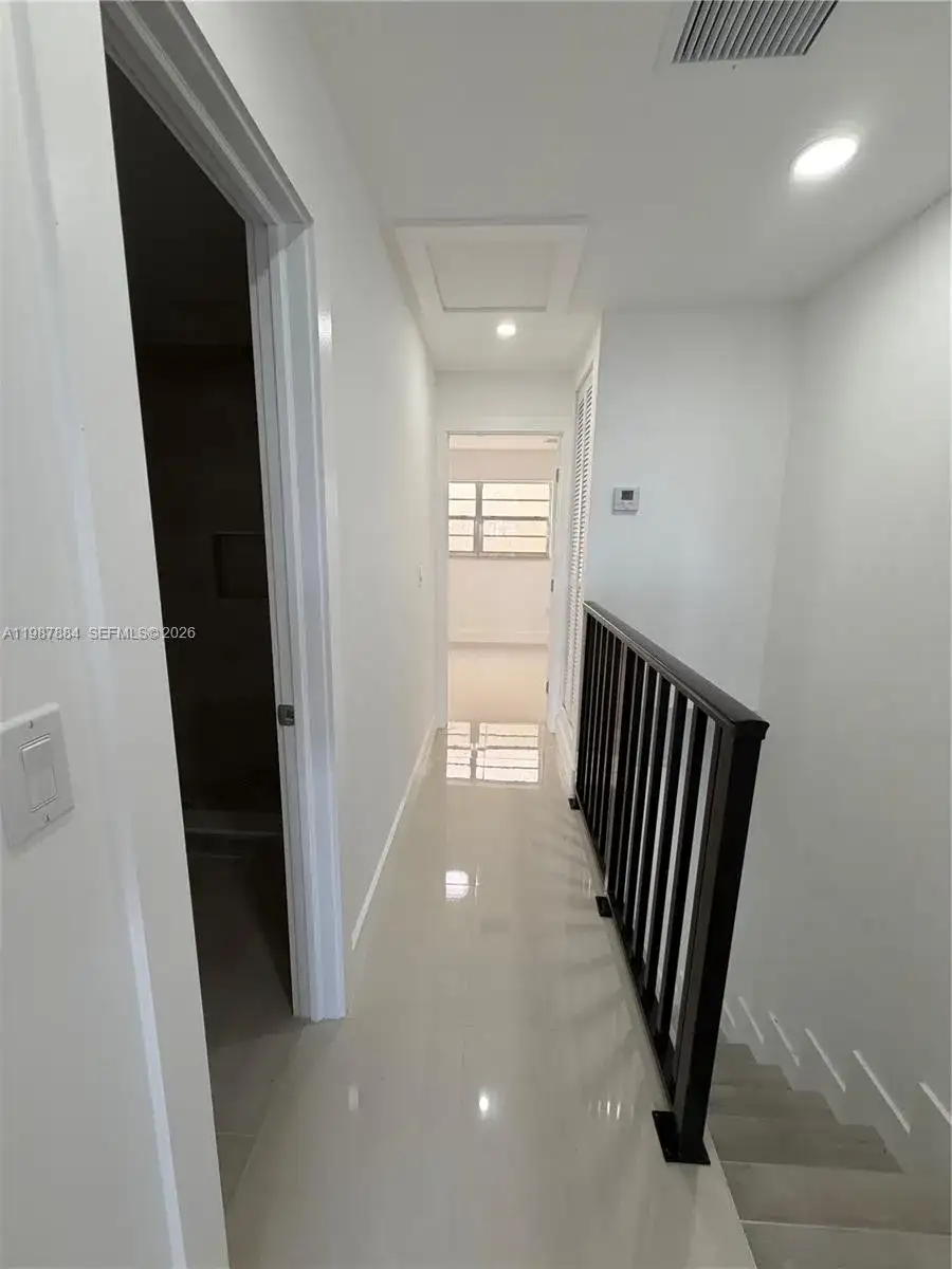 1550 W 7th Ct # 15, Hialeah FL 33010 photo 5