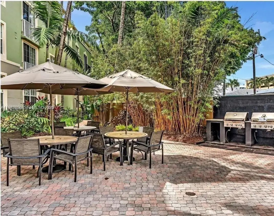 1919 Van Buren St # 111A, Hollywood FL 33020
