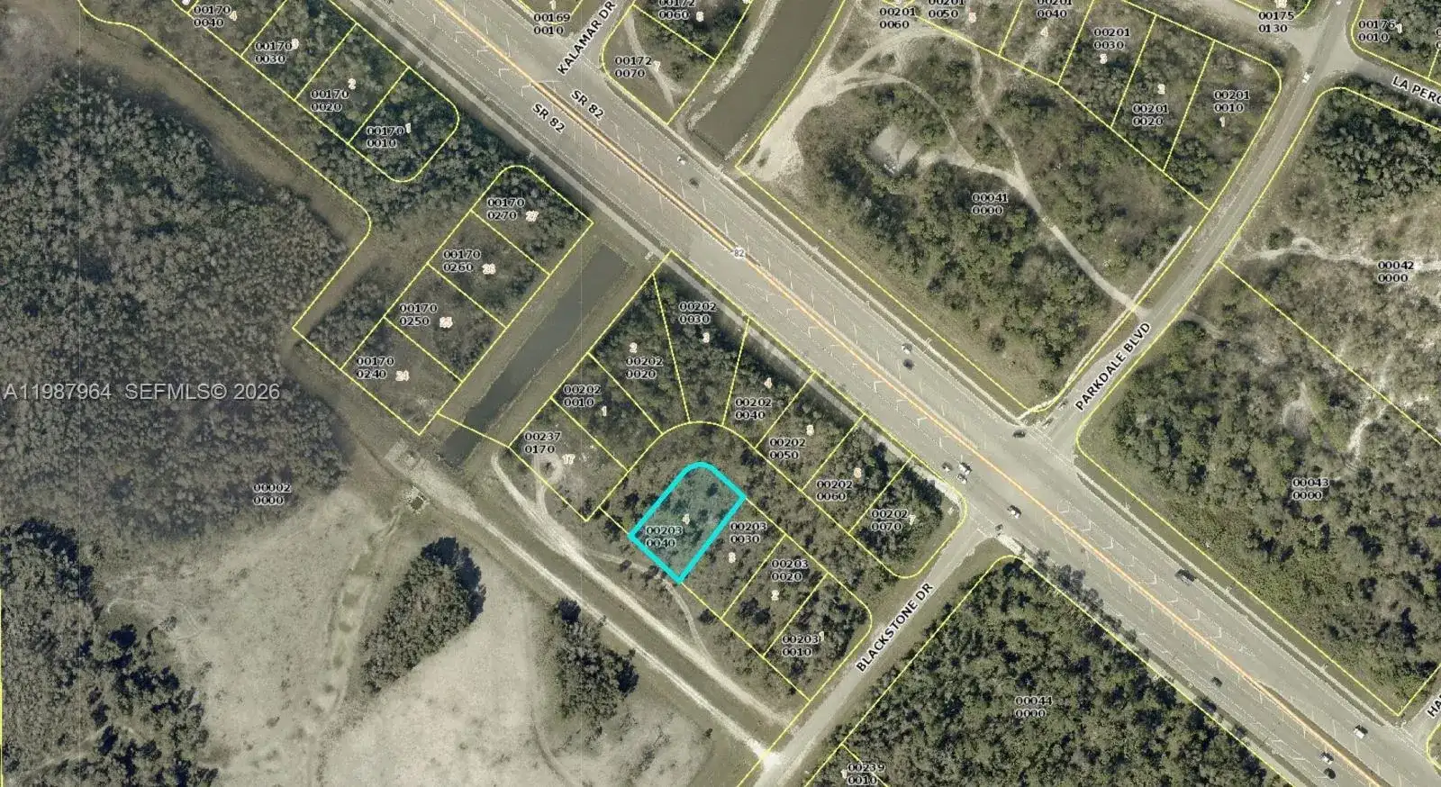 807 Fabian Cir, Fort Myers FL 33913 photo 2