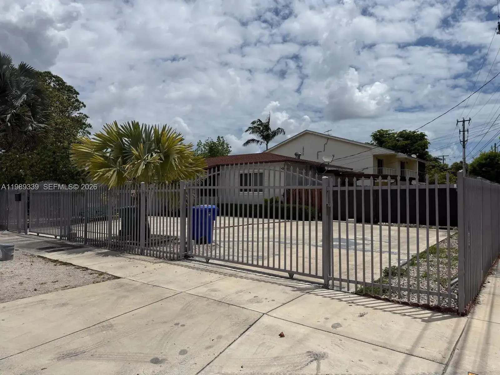 2893 SW 32nd Ct, Miami FL 33133 photo 2