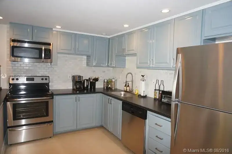 19370 COLLINS AV SEASONAL # 923, Sunny Isles Beach FL 33160 photo 2