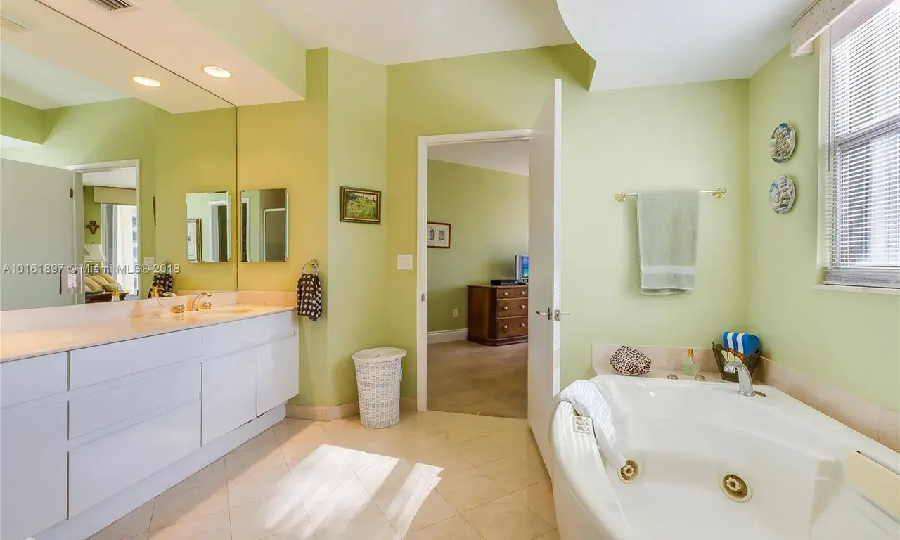 709 Crandon Blvd # 309, Key Biscayne FL 33149