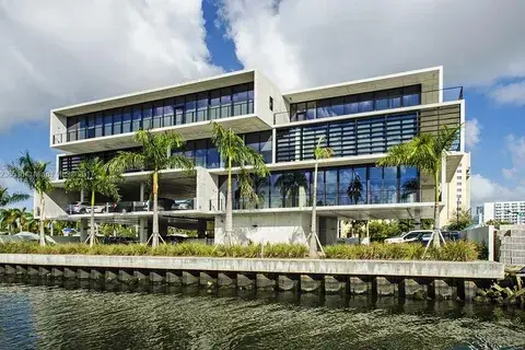 528 NW 7th Ave, Miami FL 33136
