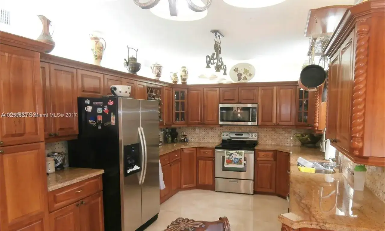 16253 NW 82nd Ave, Miami Lakes FL 33016 photo 2