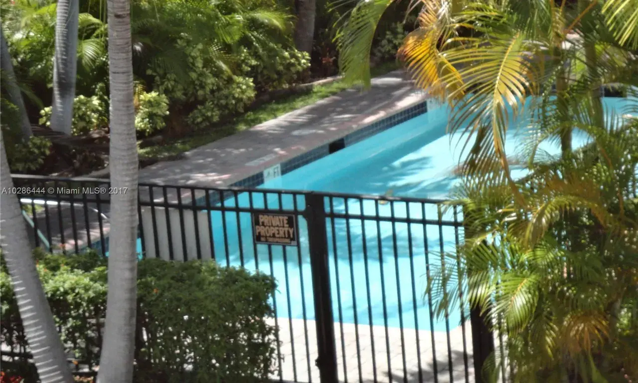 242 SE 2nd Ave, Hallandale Beach FL 33009