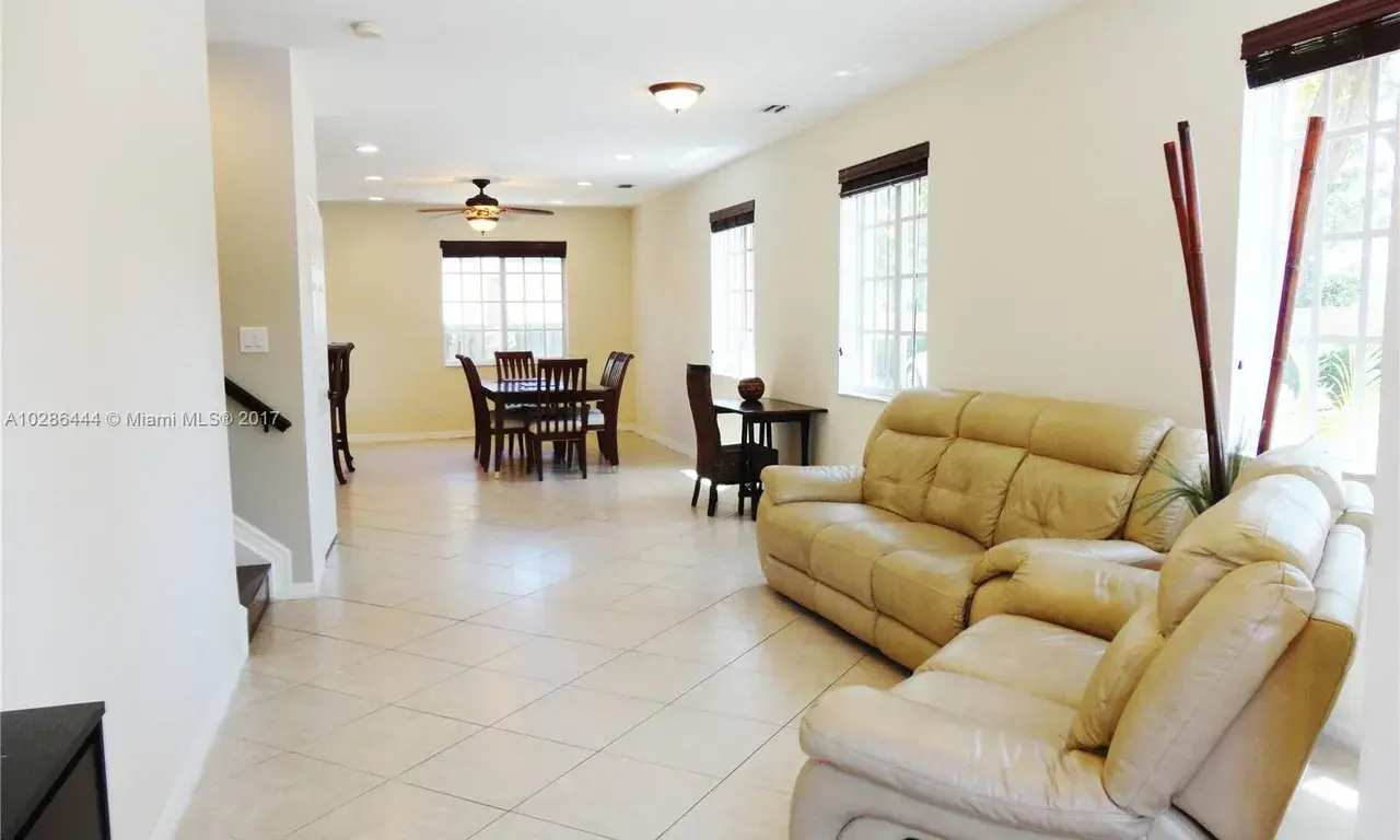 242 SE 2nd Ave, Hallandale Beach FL 33009