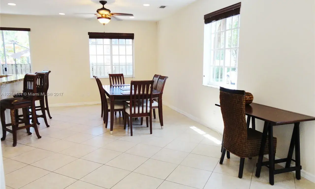 242 SE 2nd Ave, Hallandale Beach FL 33009