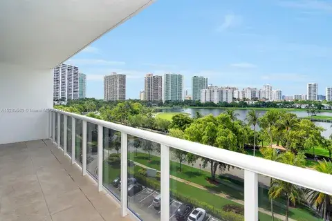 3625 N Country Club Dr # 706, Aventura FL 33180