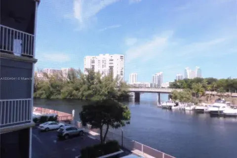 200 Diplomat Pkwy # 324, Hallandale Beach FL 33009