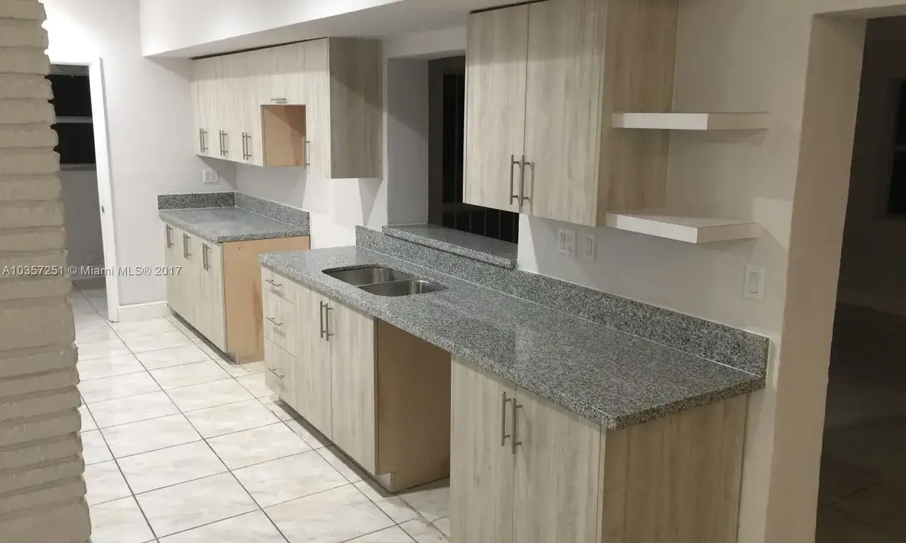 15901 Miami Dr, North Miami Beach FL 33162 photo 4