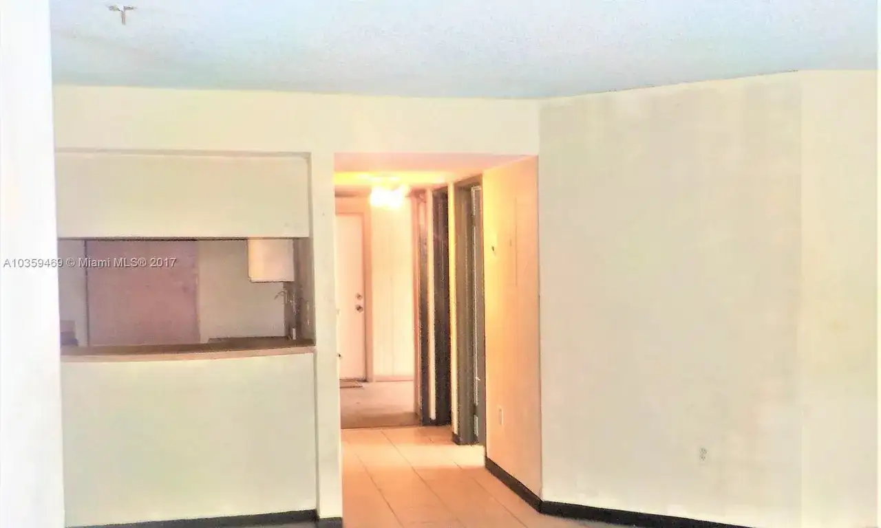 915 NE 199th St # 15, Miami FL 33179 photo 2