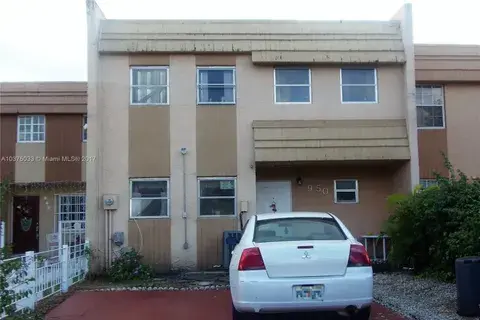 950 W 81st Rd, Hialeah FL 33014
