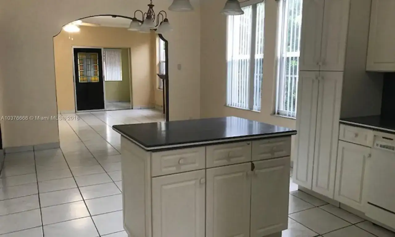1637 SW 16th St, Miami FL 33145 photo 2
