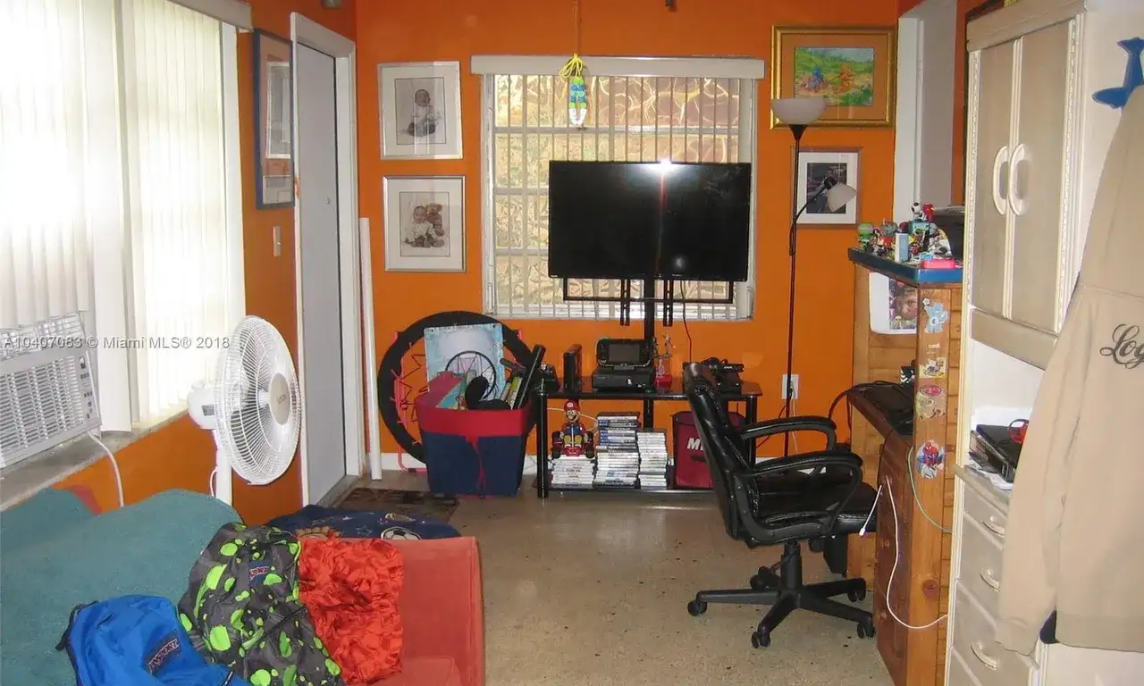 3170 SW 25th Ter, Miami FL 33133 photo 2