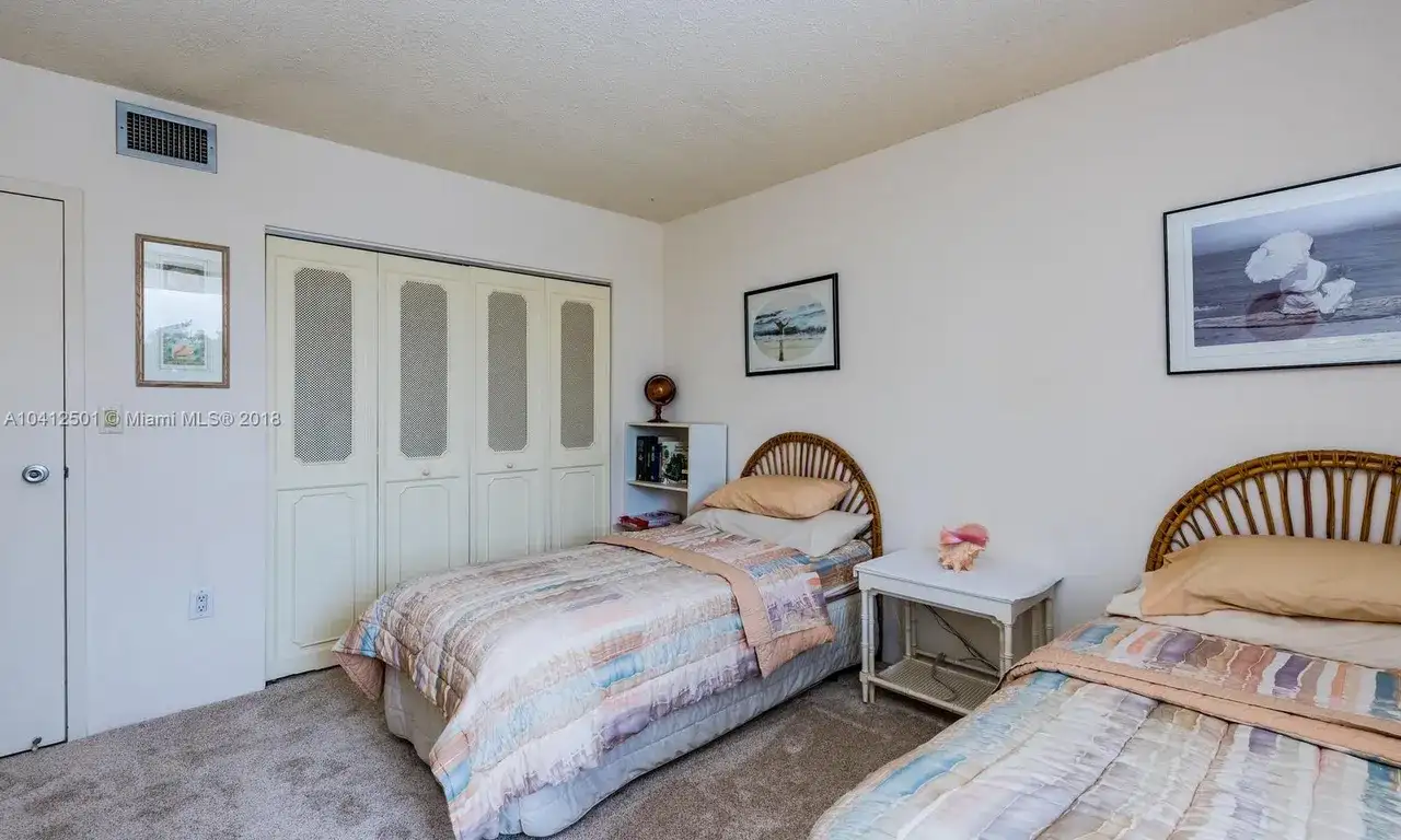 3675 N Country Club Dr # 206, Aventura FL 33180 photo 5