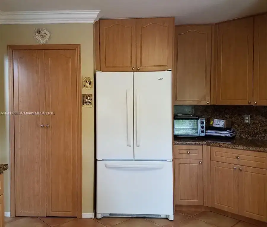 15640 SW 16th Ct, Pembroke Pines FL 33027 photo 2