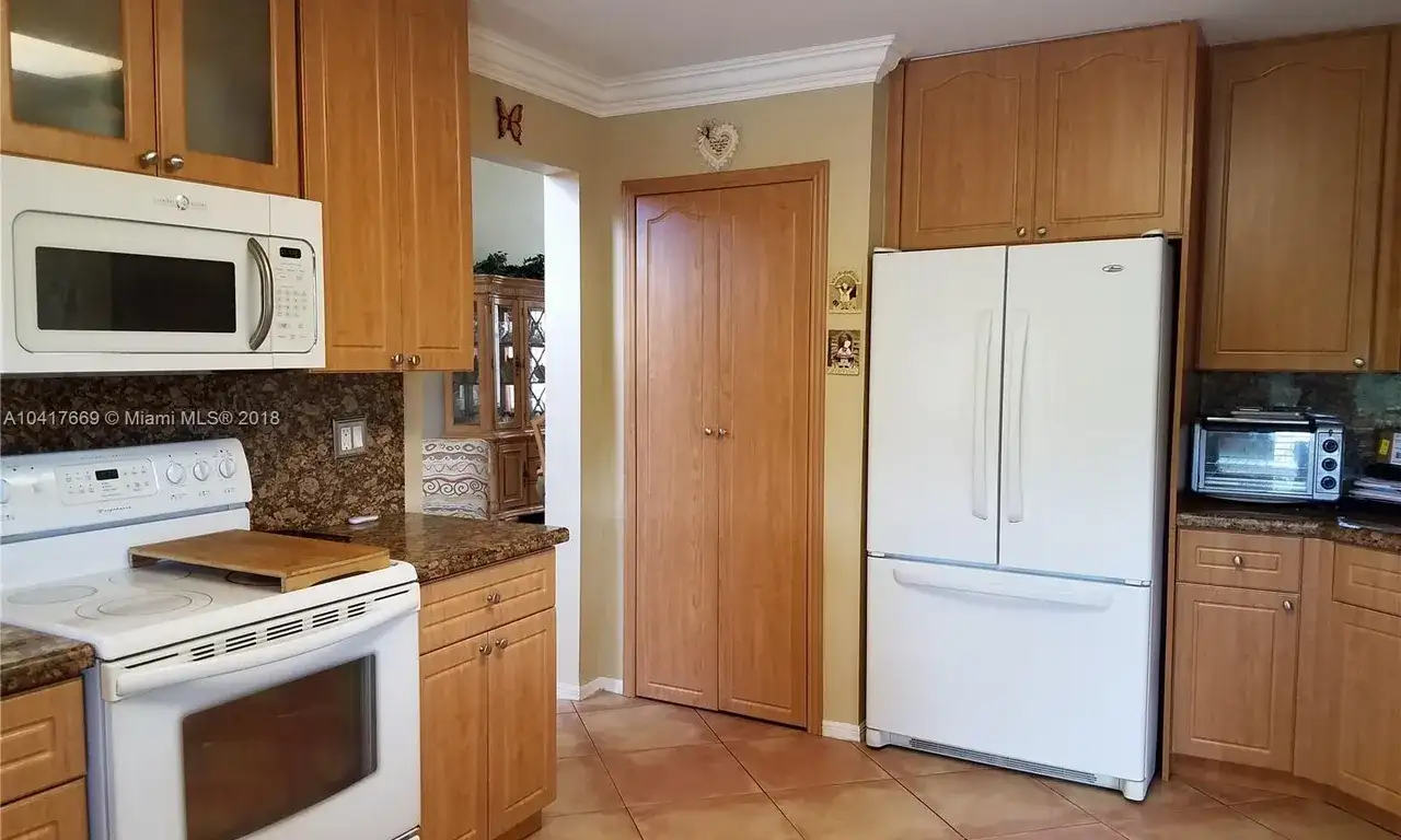 15640 SW 16th Ct, Pembroke Pines FL 33027 photo 3