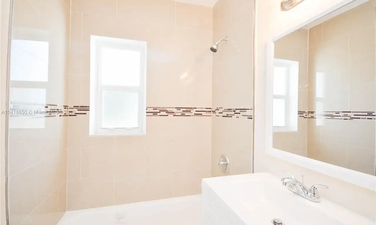 16450 NW 19th Ct, Miami Gardens FL 33054 photo 4