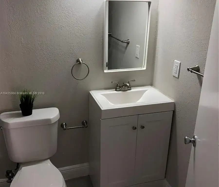 831 E 10th Pl, Hialeah FL 33010 photo 4