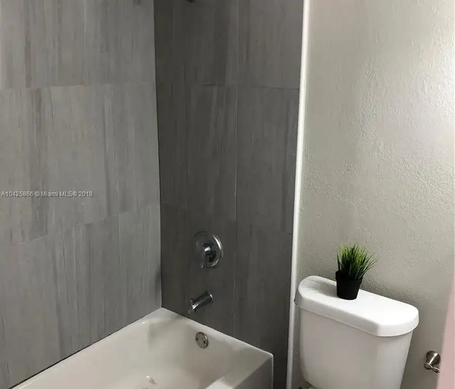831 E 10th Pl, Hialeah FL 33010 photo 5
