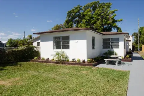 1711 Fletcher St, Hollywood FL 33020