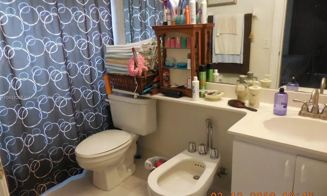 8726 NW 147th Ln, Miami Lakes FL 33018 photo 3
