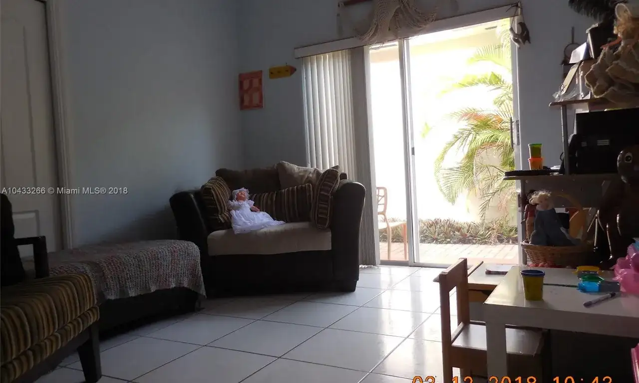 8726 NW 147th Ln, Miami Lakes FL 33018 photo 4