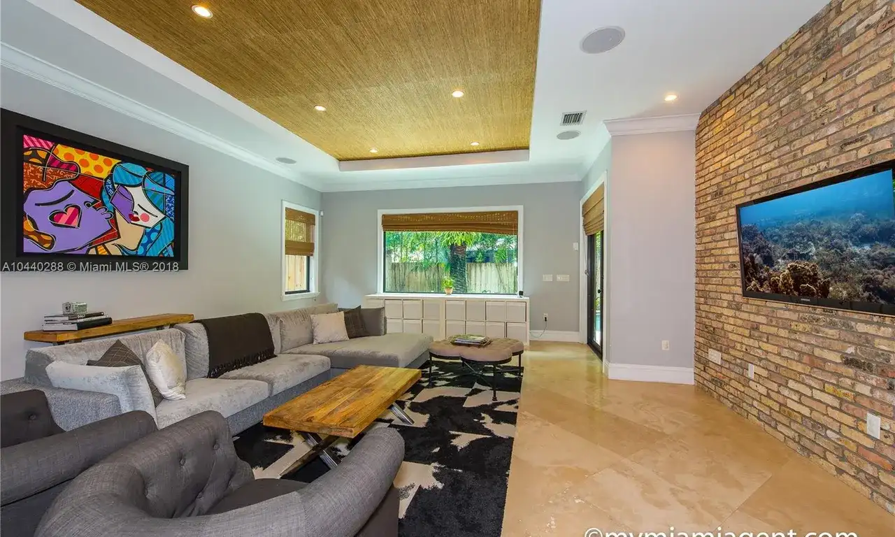 2561 Trapp Ave, Miami FL 33133 photo 4
