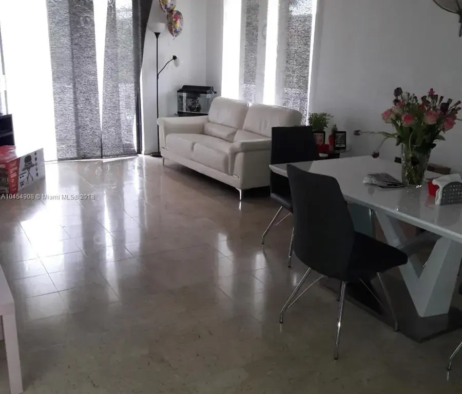 919 Hillcrest Dr # 201, Hollywood FL 33021