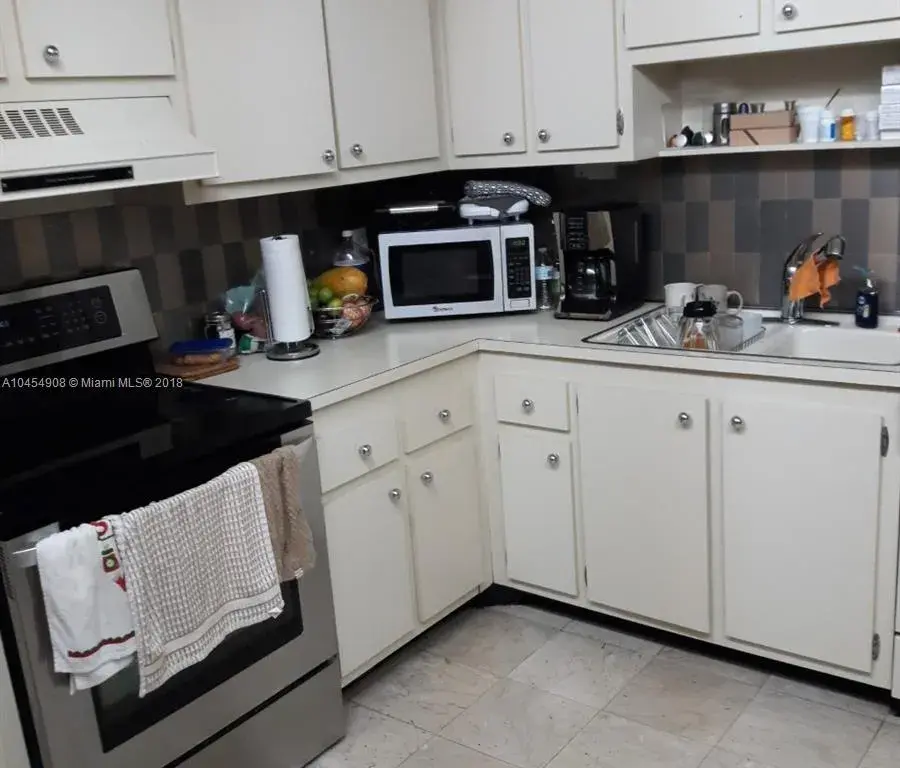 919 Hillcrest Dr # 201, Hollywood FL 33021