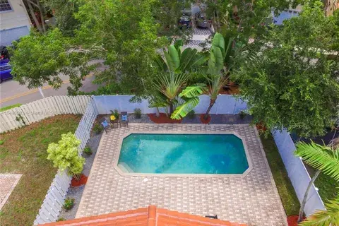 955 Azure Ln, Weston FL 33326
